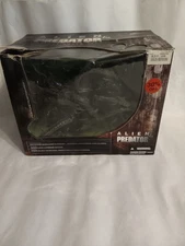 Alien Vs Predator McFarlane Movie Maniacs Box Set