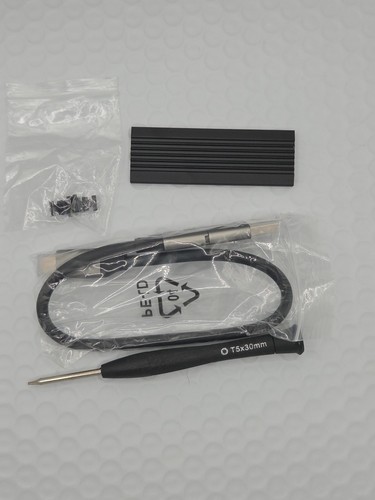 Orico Swift Shadow Series M.2 NVME SSD Enclosure CNM2-U4 Aluminum Gray 40Gbps - Picture 5 of 6