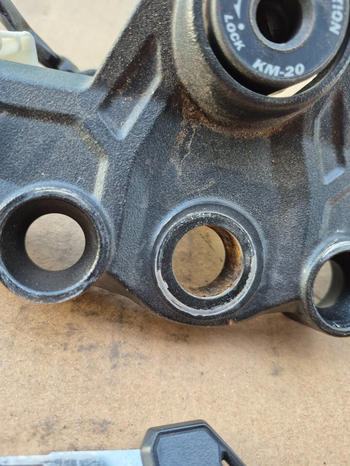Interruptor de encendido triple árbol superior Kawasaki KLR650 2022 23 24 25 con llave Foto 2 de 3