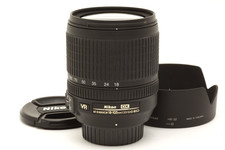 Very Clean Nikon AF-S DX NIKKOR 18-105mm f3.5-5.6 G ED VR Lens with Hood 50340