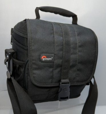 LOWEPRO Adventura 140 Camera Bag (Black w/ Strap) 