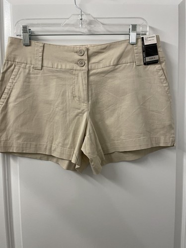 New York & Company Khaki Vestry Street Shorts, Größe 6