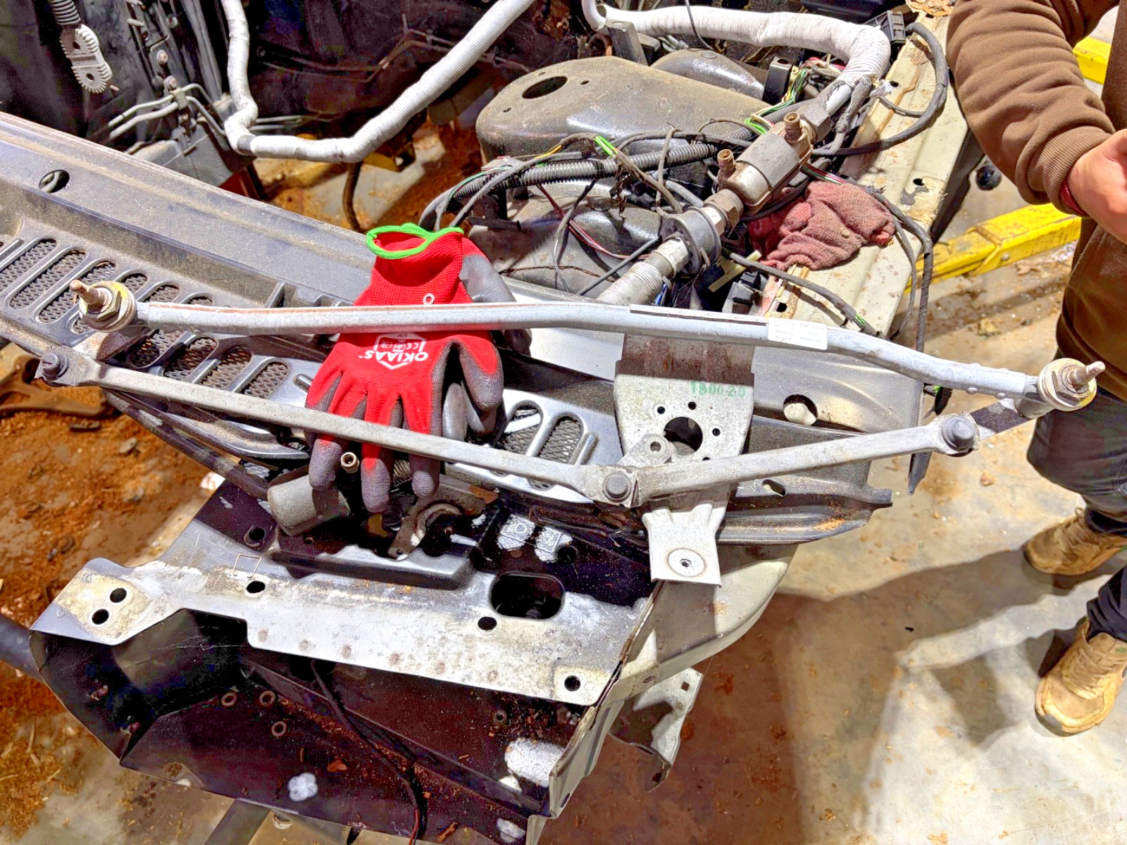 BENTLEY ARNAGE ROLLS ROYCE SERAPH WIPER TRANSMISSION. WORLDS LARGEST INVENTORY