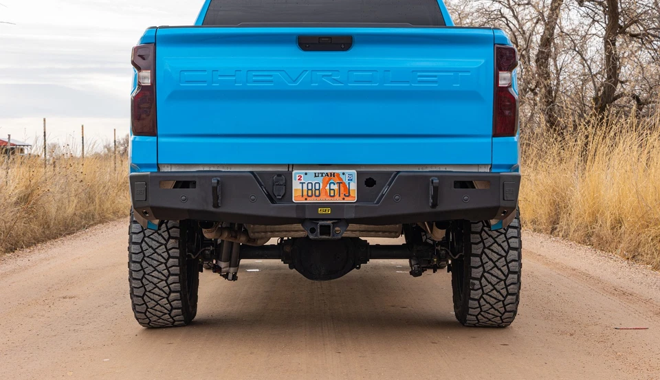 Parachoques trasero Smittybilt 613923 Adventure Series 19-21 Chevy Silverado 1500/2500HD Foto 2 de 4