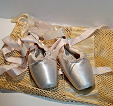 Russian Pointe Size 7, bag and toe cushions
