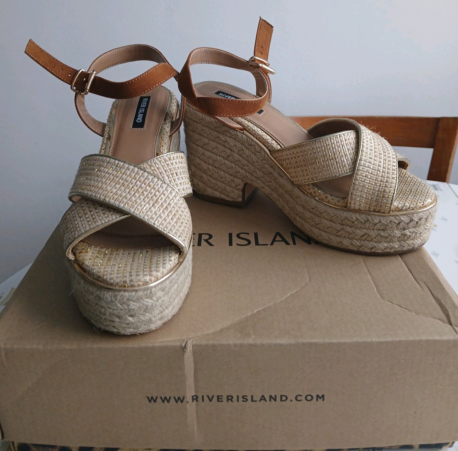 APL SANDALI CON ZEPPA RIVER ISLAND TAGLIA 4 ESPADRILLAS BEIGE E TESSUTO ORO