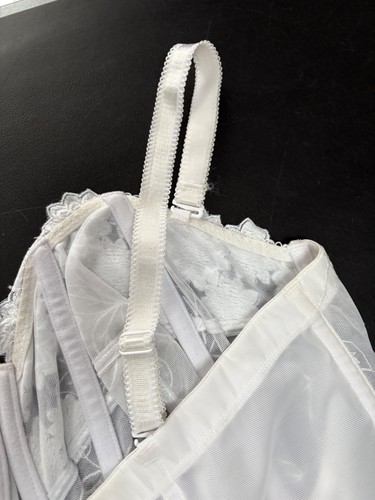 Elomi White Lily Lace Corset With Adjustable Straps And Garter Straps. US44DDD. - Picture 13 of 16