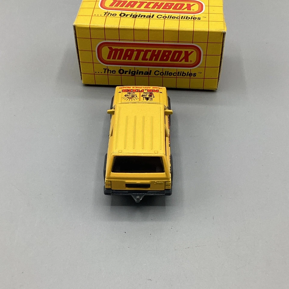 NOS 1983 Matchbox Superfast MB27 Mr. Fixer Jeep Cherokee com caixa de grade amarela - Imagem 4 de 4