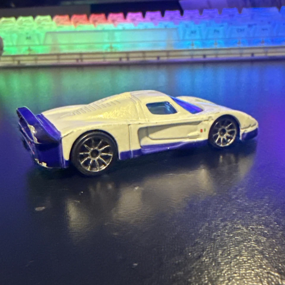 Maserati MC12 2005 Hot Wheels blanco primera edición dañado Foto 3 de 4