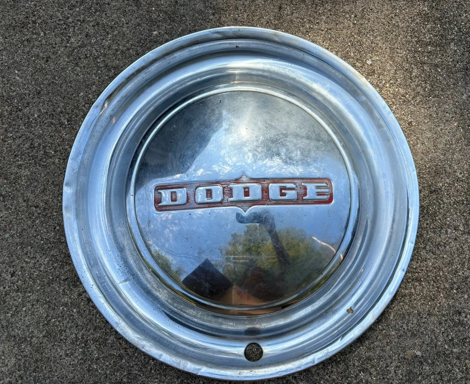 (1) Dodge Coronet clásico 1949-1950, Meadowbrook, tapacubos Royal de 15 pulgadas, fabricante de equipos originales Foto 2 de 4