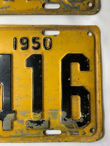 Rare 1950 Hawaii License Plate Pair - 4 Digits, Black/Yellow Base - Fair Cond. - Picture 6 of 10