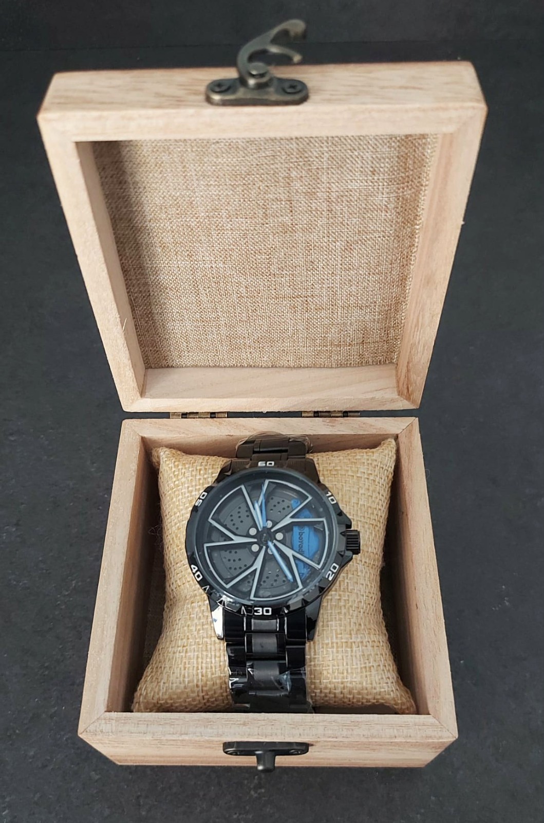 Montre rotative jante bleue boîtier acier avec son coffret gravé en bois