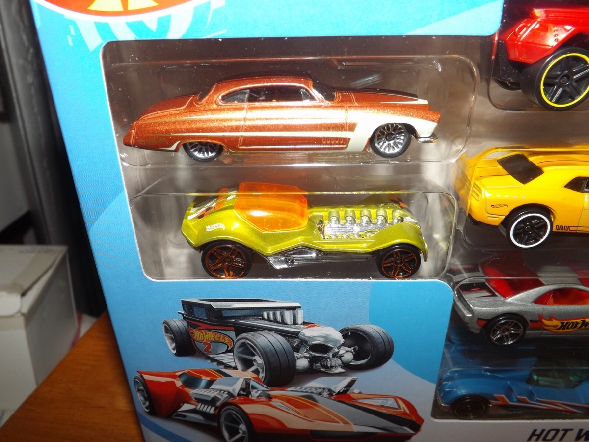 HOT WHEELS 9 CAR GIFT PACK EXCLUSIVE DECORATION W/ MOUSE VEHICLE