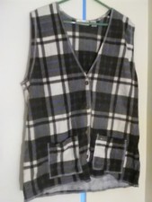 Men's Plaid Knit Vest with Front Pockets, Size L, new