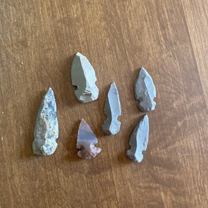 (6) Arrowheads