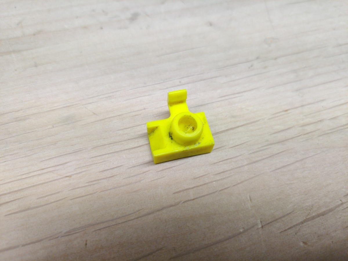 2003 - 2011 Saab 9-3 Clutch Return Spring Clip Yellow Plastic OEM
