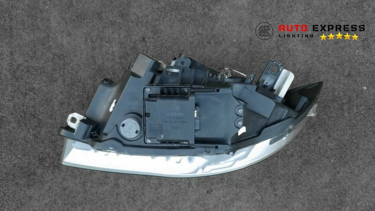 BMW 1 E82 E87 E88 Facelift Bi-xenon Kurvenlicht LED Scheinwerfer  