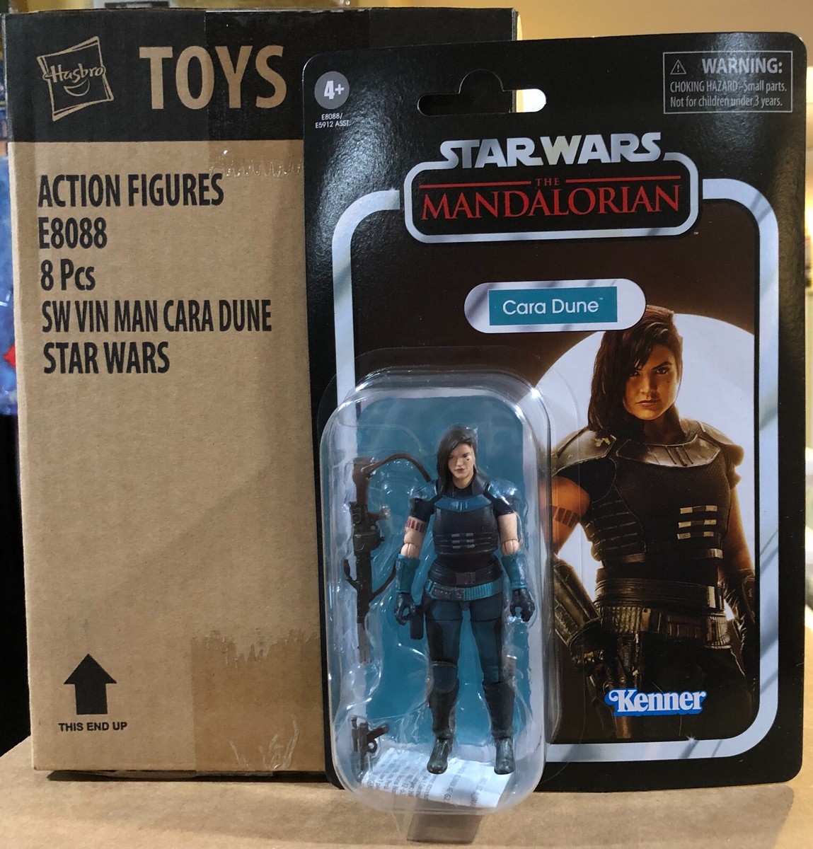 2019 Star Wars Vintage VC164 TVC Mandalorian CARA DUNE Gina