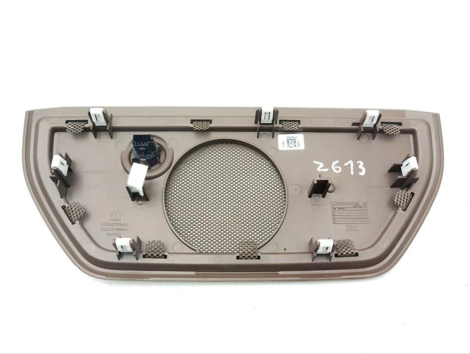 Loudspeaker grille Dodge RAM 1500 IV gen 2019 5YK02TRMAA Foto 3 de 4