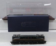 Lionel 6-18314 O Pennsylvania GG-1 Electric Locomotive #2332 w/Name Plate & Case