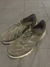 HUK PERFORMANCE FISHING SHOES. Men’s Size 10. Green Camo Pattern.