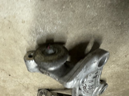05 06 Honda CRV AT Left Front Top Transmission Upper Bracket OEM 50825-SJF-980 - Picture 14 of 22