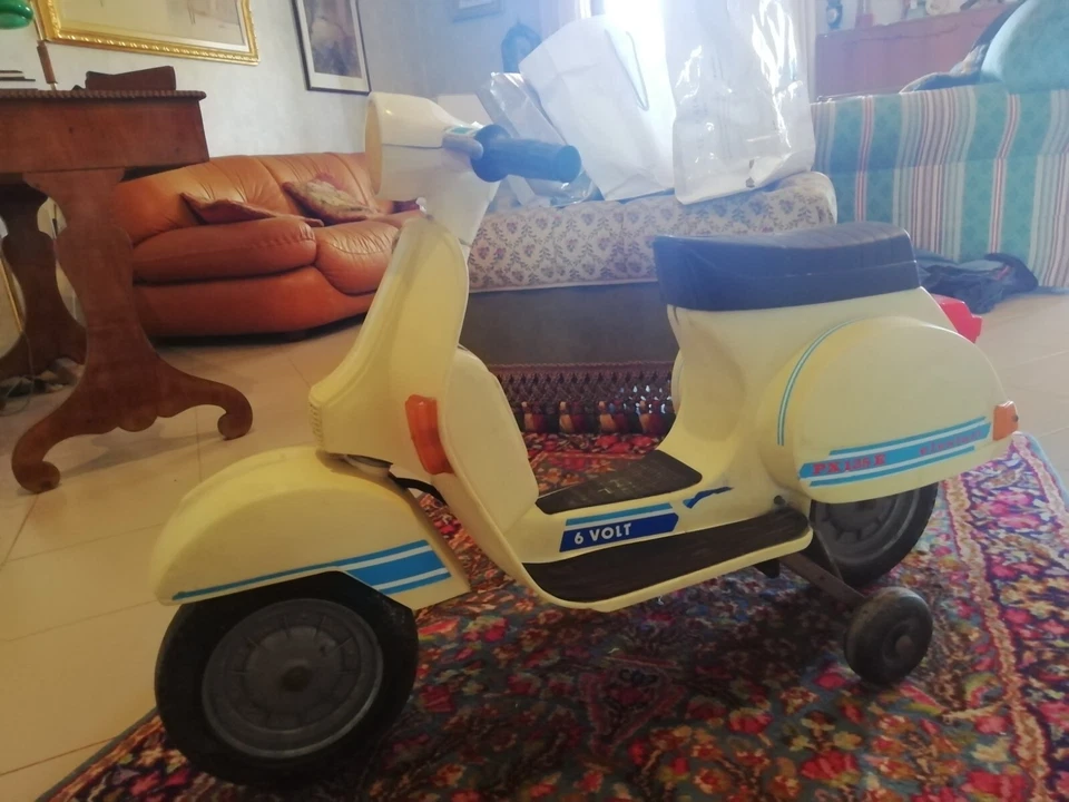 Vespa Piaggio Px125e Elestar Peg Perego gioco giocattolo elettrico DA TESTARE - Immagine 2 di 4