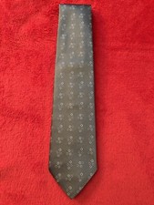 NWT Ungaro Men's 100 Silk Gray Tie w/ Woven Florets 3 3/8W x 59L Made in Italy