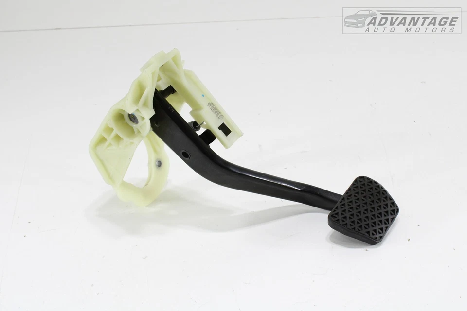 2013-2016 BMW 320I 328I F30 FLOOR BRAKE STOP PEDAL W/ SUPPORT MOUNT BRACKET OEM - Image 2 of 4