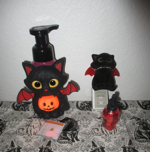 Bath & Body Works Halloween Set BAT CAT soap holder soap wallflower scent NWT