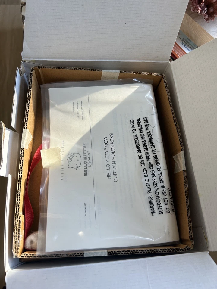 Pottery Barn 青少年 Hello Kitty 弓扣 2 件套全新 — 第 4/4 张图片