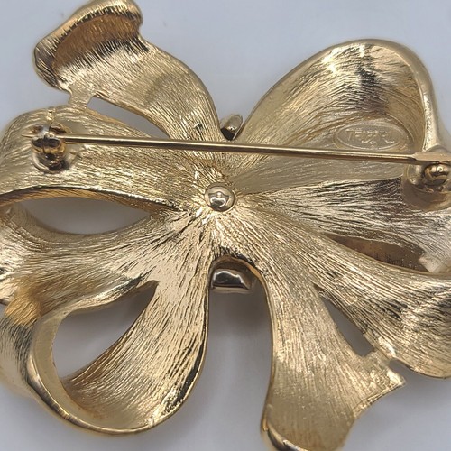 Vintage Trifari Brooch Bow Signed - Picture 9 of 10