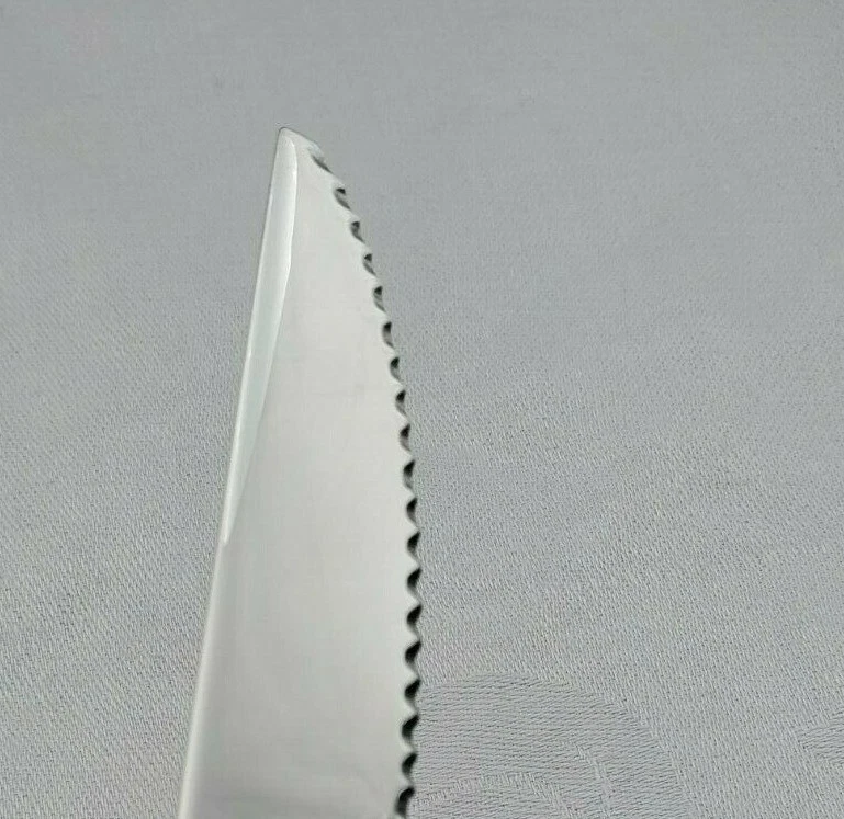 Juego de 4 cuchillos para carne dentados Damask Rose de Oneida Sterling hechos a medida Foto 4 de 4