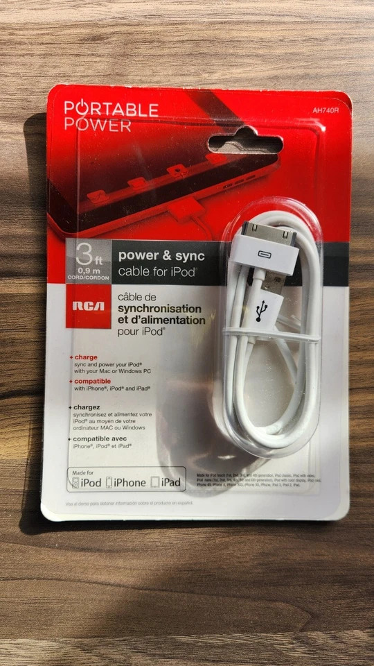 RCA AH740R 3Ft. Power Sync and Charge USB Cable for iPod, White Black - Image 2 of 3