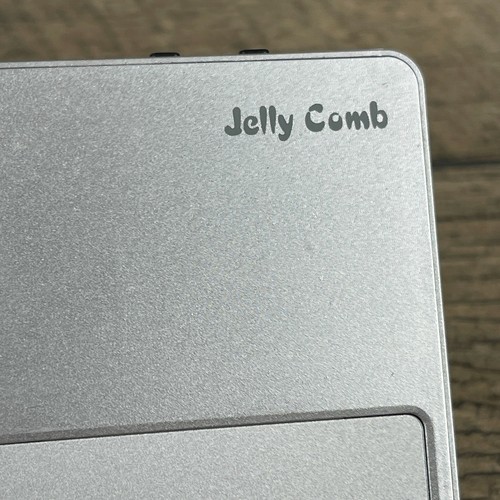Jelly Comb Bluetooth Foldable Built-In Trackpad English QWERTY Standard Keyboard - Picture 4 of 7