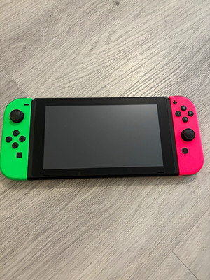 Nintendo Switch Handheld-Konsole 32GB Neon Rot/Grün Joy-Cons inkl.Pikachu Tasche