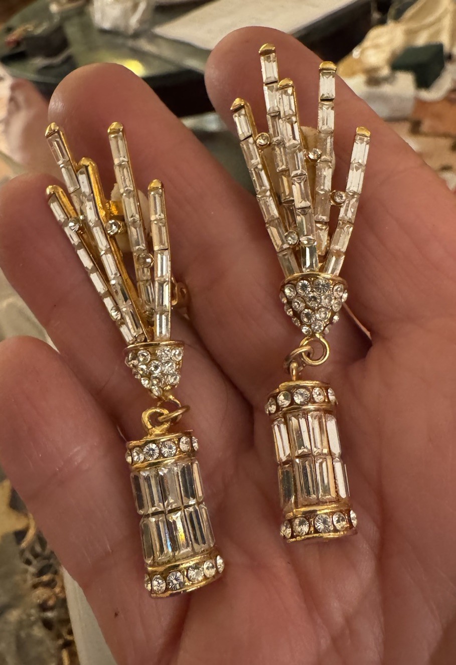 Vtg Unsigned Exquisite Rhinestone Clip Earrings D… - image 2