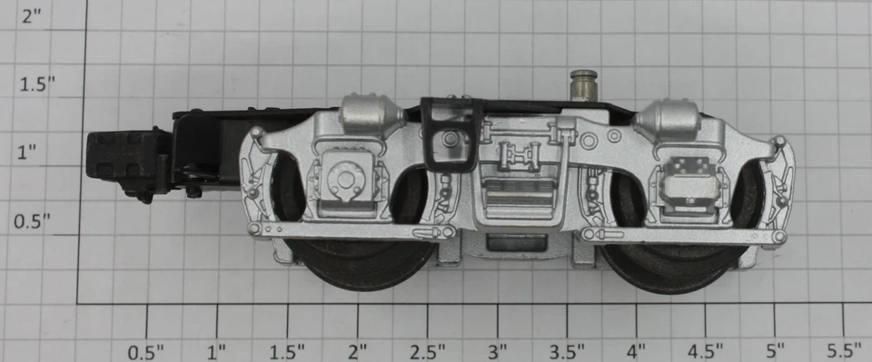 Caminhão manequim Lionel 18134-590 F-3B 4 rodas pintado de prata com acoplador - Imagem 3 de 4