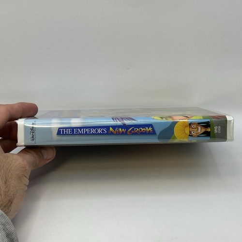 The Emperor's New Groove VHS 2000 Disney Video Tape VTG Clamshell Nearly New! - Picture 7 of 10