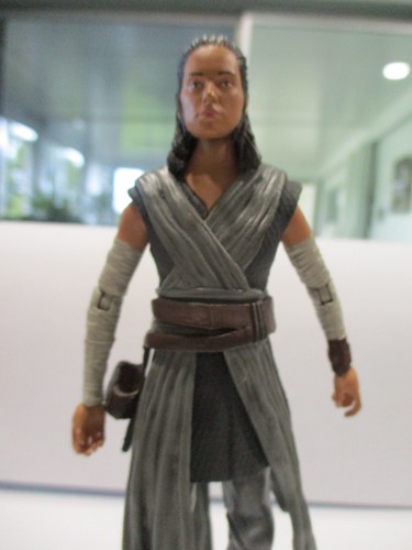 Star Wars Elite Series REY Jedi Training 6;; Die-Cast movable action figure - Picture 2 of 9