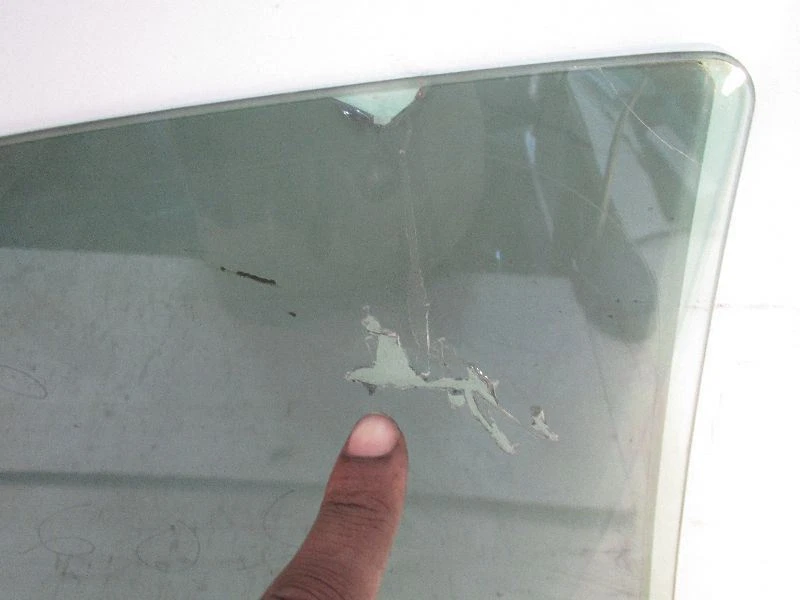 Left Rear Door Glass OEM 2004 2005 2006 2007 2008 Pontiac Grand Prix - Image 2 of 4