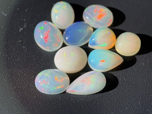Welo Opal Lot poliert 12,2 ct mit Feuer Welo Opal Lot poliert 12,2 ct mit Feuer