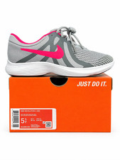 Grade School Youth Size Nike Revolution 4 GS Wolf Grey 943306 003 SIZE 5.5 Youth
