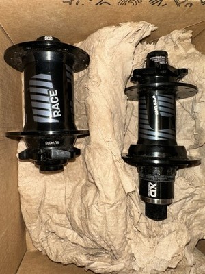 E Thirteen TRSR Vorderradnabe 110x15mm Boost vorne 28H 6 Bolzen, hinten 148mm 28H 6 Bolzen