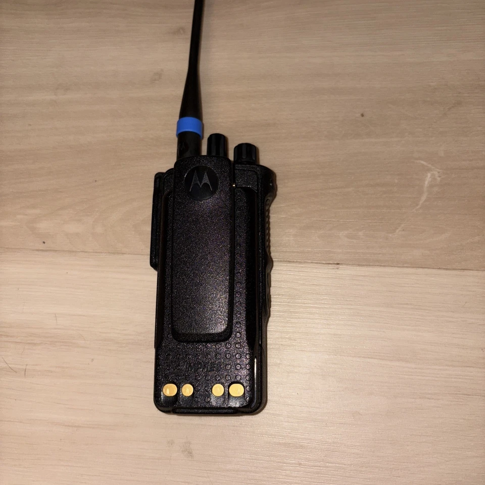 Motorola MotoTRBO XPR7550 ~ UHF 403-512mhz ~ AAH56RDN9KA1AN con batería de 3000 mAh Foto 4 de 4