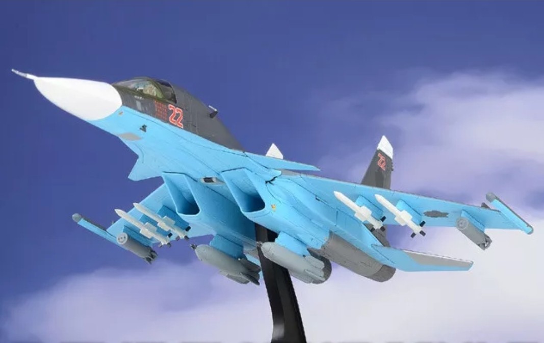 HOBBY MASTER 1:72 scale SUKHOI SU-34 FULLBACK, RED 22