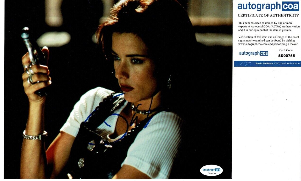TEA LEONI SIGNED 8x10 PHOTO "FAMILY MAN, BAD BOYS, WYATT EARP" ACOA COA