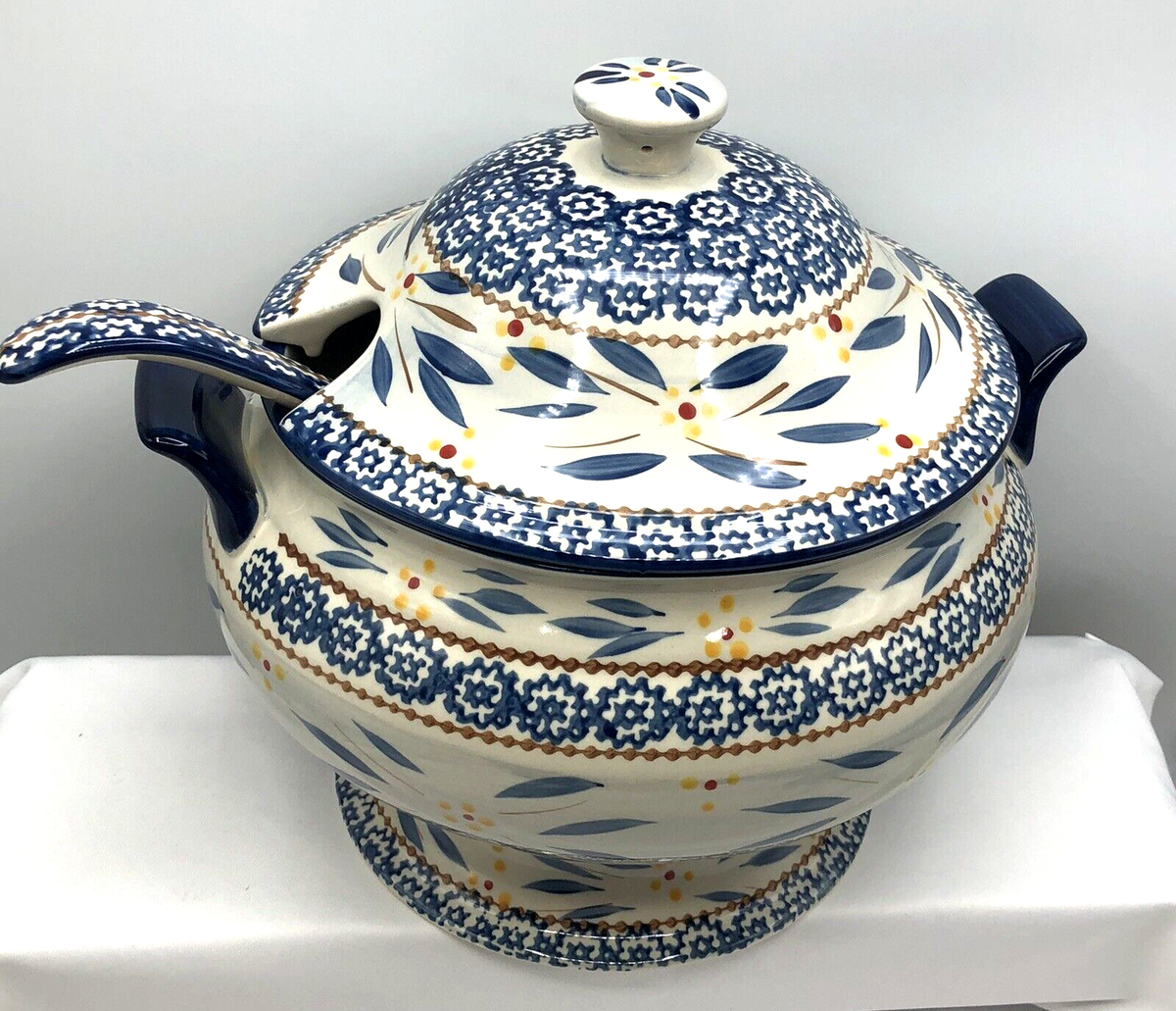 Old World Temptations Blue Soup Turine 3Qt w Serving Ladle 8.5