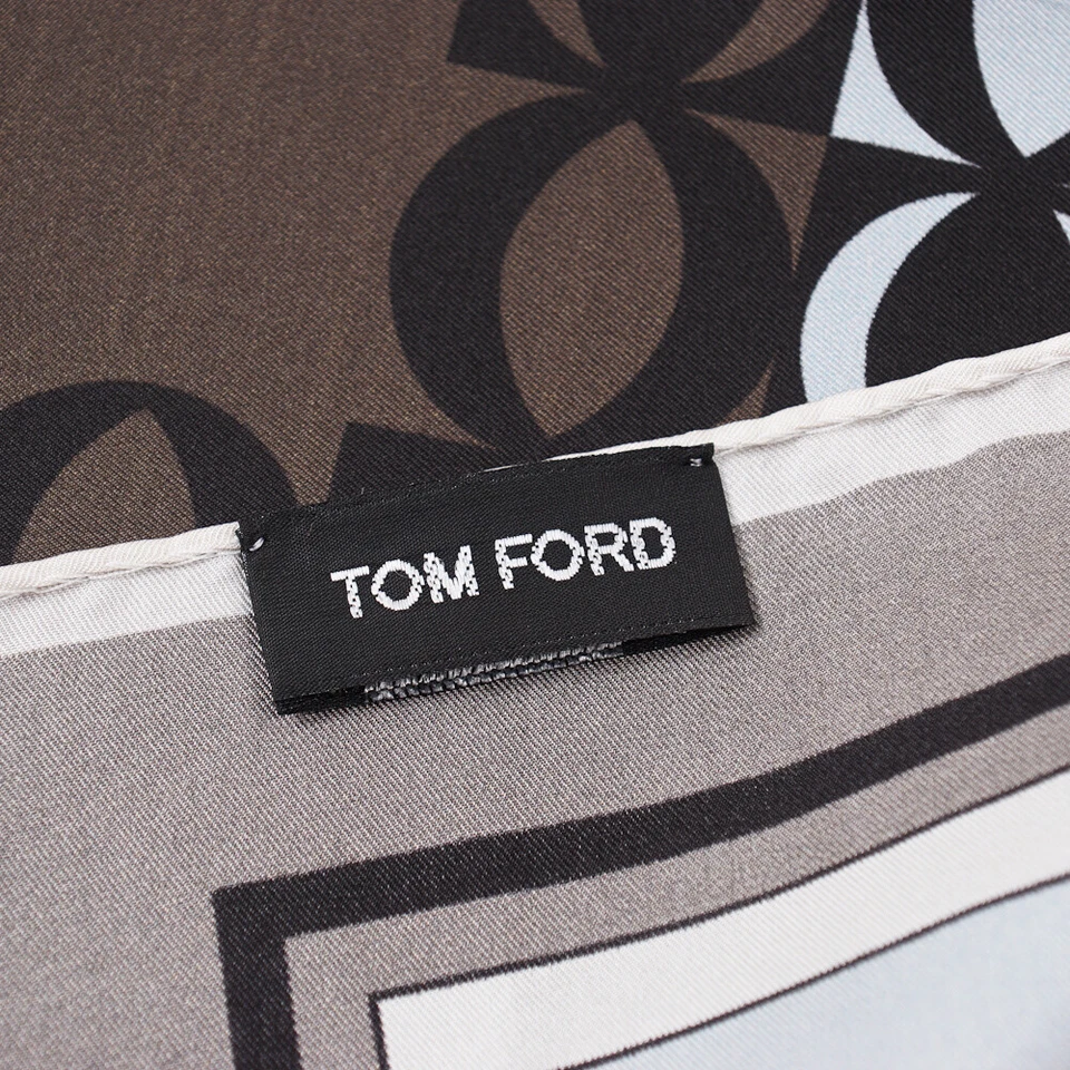 New $190 TOM FORD Gray and Sky Blue Contrast Print Silk Pocket Square - Image 3 of 4