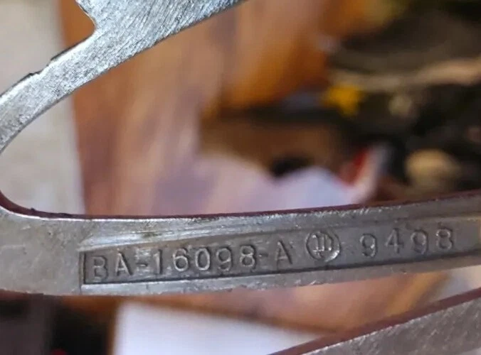 Ford Mainline 1952 fabricante de equipos originales emblema de guardabarros Ba-16098-a de fábrica Foto 4 de 4